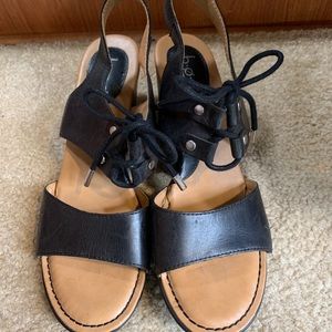 Black leather BØC (Born) sandals